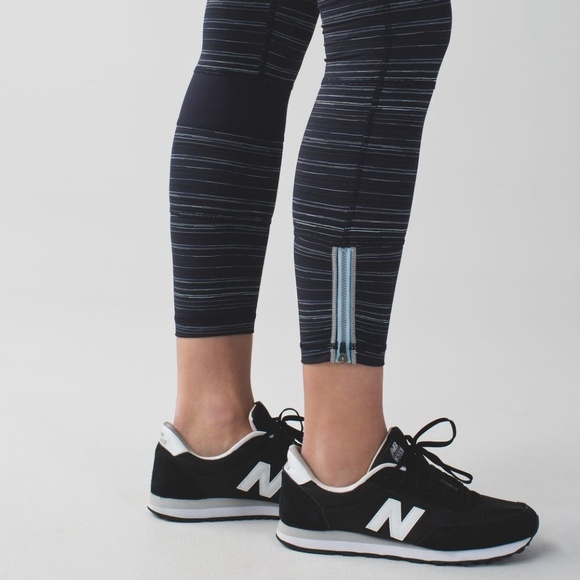 Lululemon Run The World 7/8 Tight | Leggings- Size 6 - Picture 4 of 14